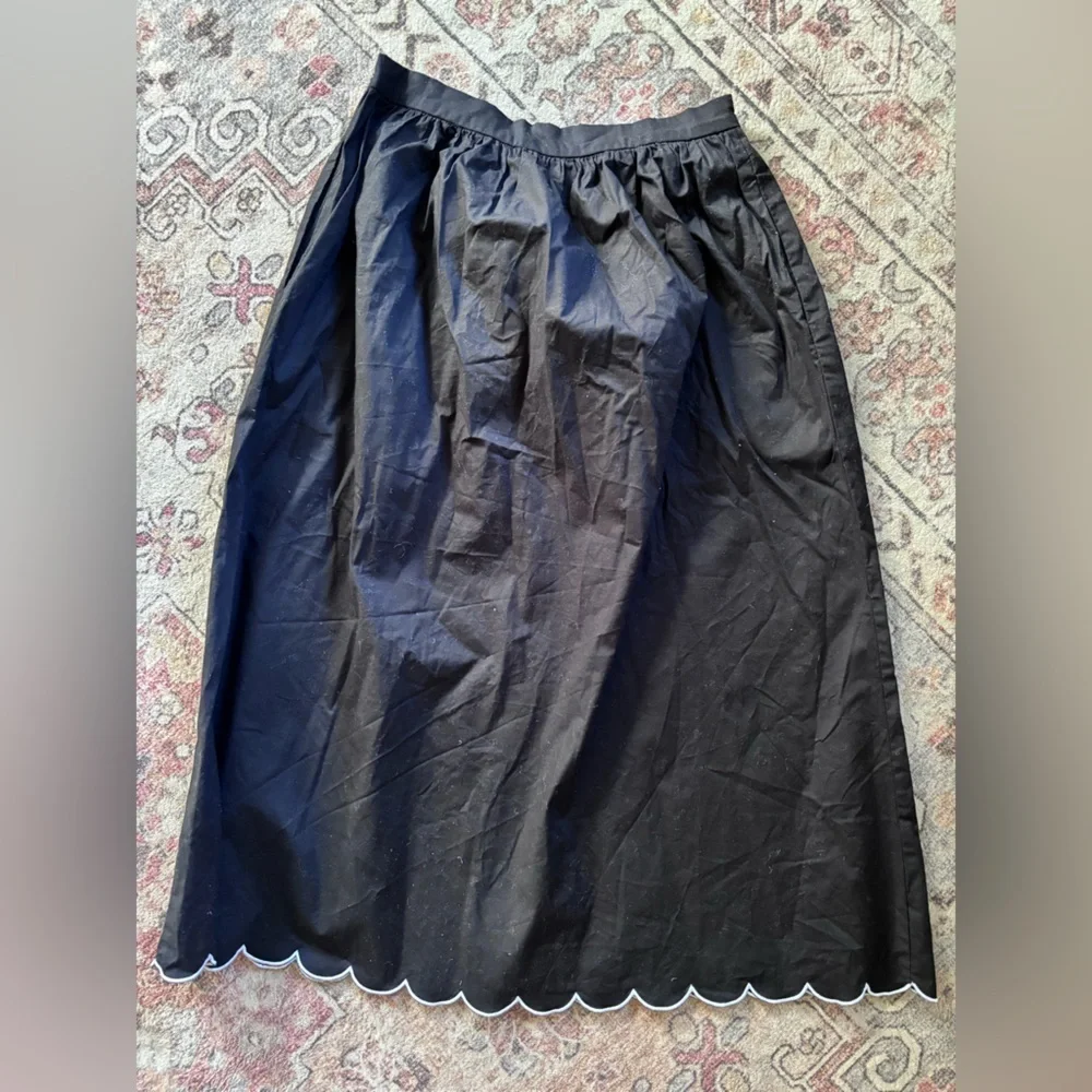 Wayf | Two Piece matching set, midi skirt and crop top with scalloped edging - Picture 7 of 8